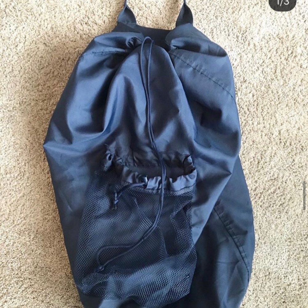 Navy laundry bag! Perfect for college 🖤
